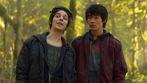 Why does Jasper kill himself in the 100?