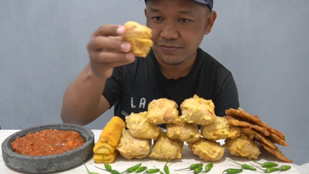 momen makan gorengan - YouTube