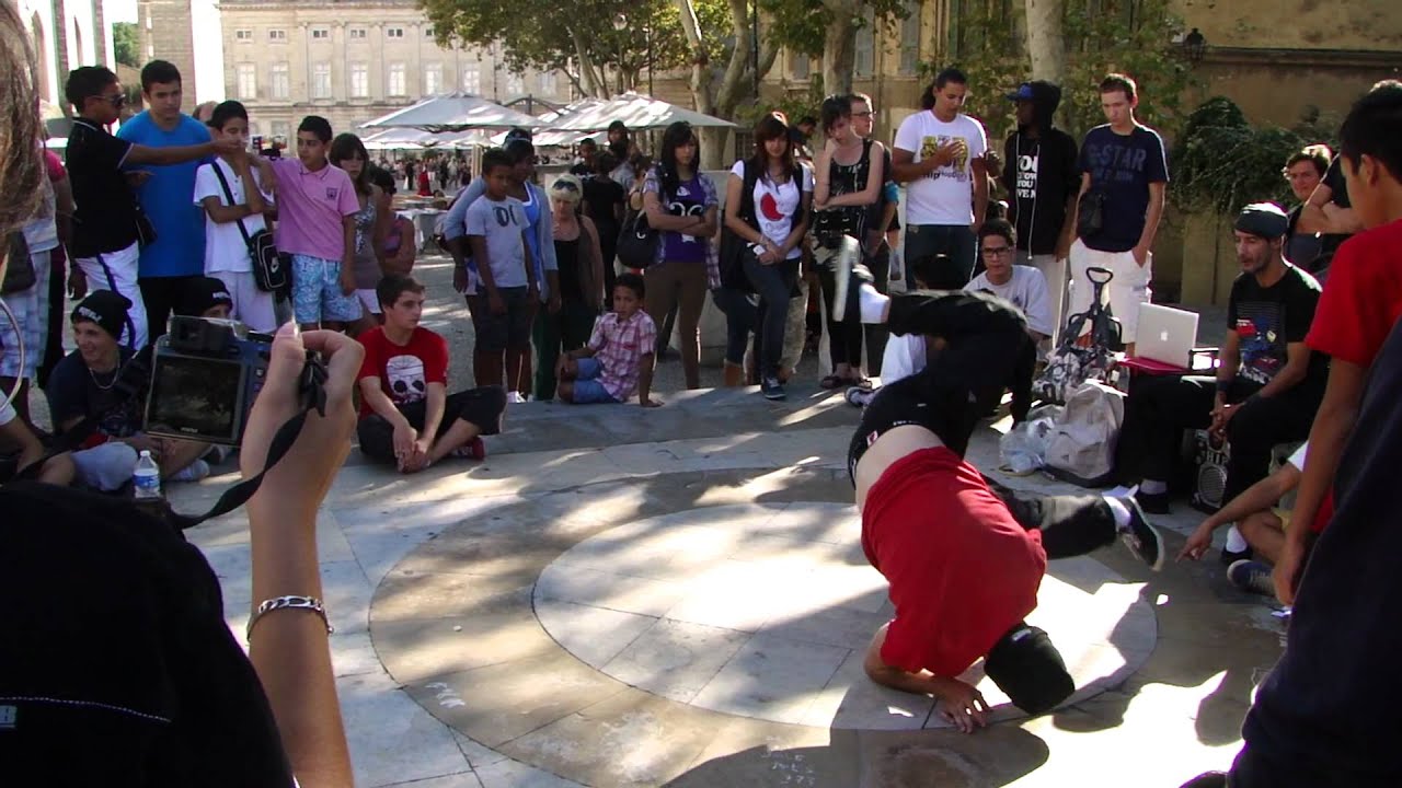Hip-Hop breakdancers   MAH01760