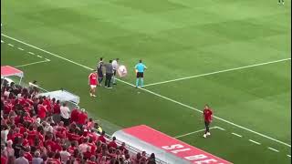 BENFİCA'DA Kerem Aktürkoğlu oyundan Alınırken Taraftarlar tarafından ayakta alkışlanıyor