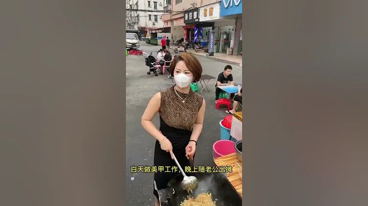 百變女郎擺攤賣炒粉，火爆全網，炒粉姐背後真實的故事 - 天天要聞