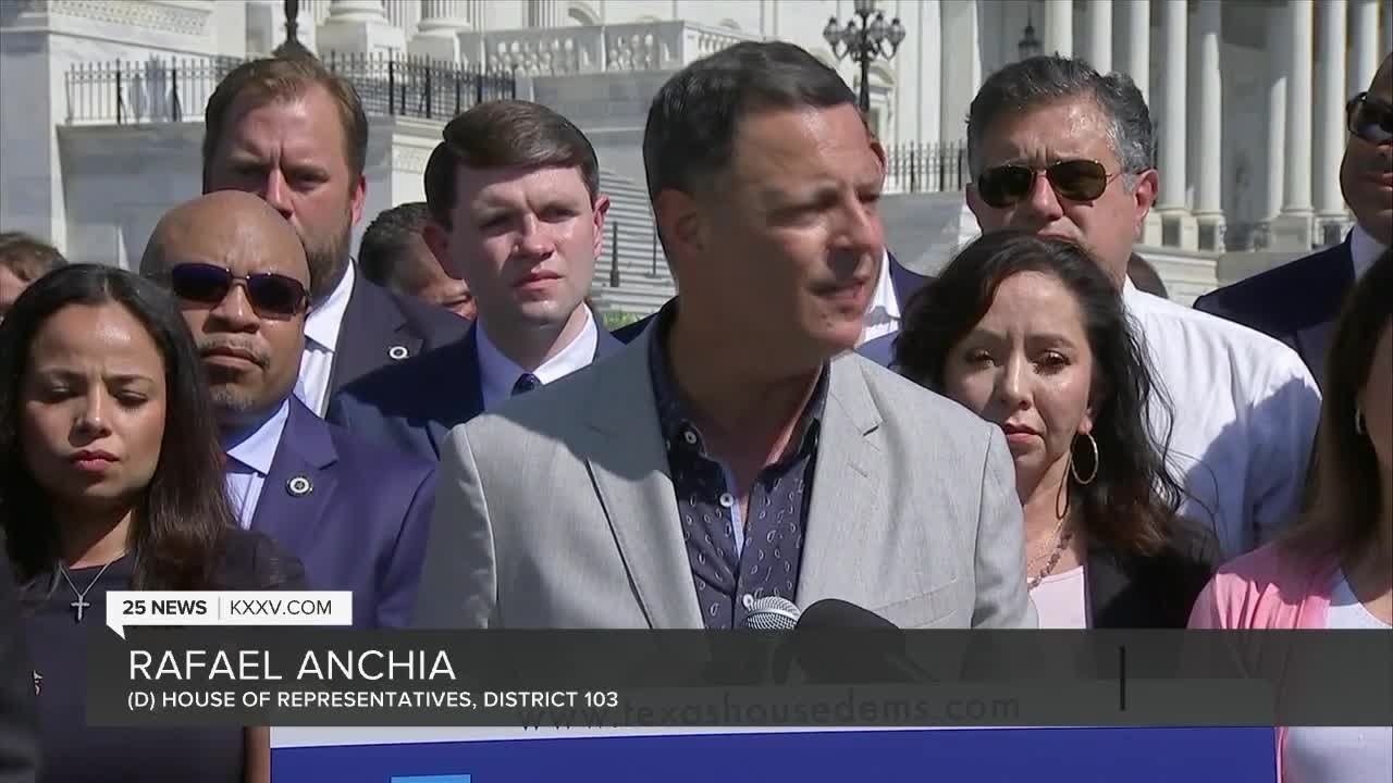 Texas House Democrats walk out, freezing Texas special session