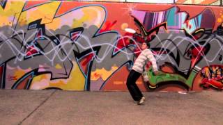 Frisbeepedia: Behind the Back Tip (Freestyle Disc How-to)