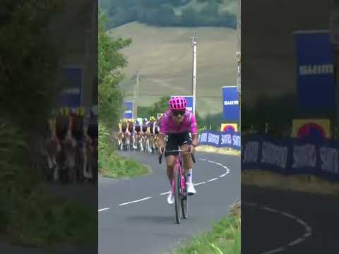 Richard Carapaz makes a brave move up the Pas de Peyrol! 🔥