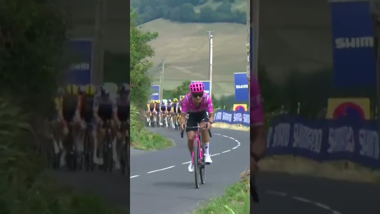 Richard Carapaz makes a brave move up the Pas de Peyrol! 🔥