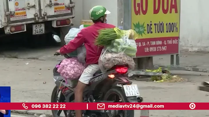 Nguy cơ lây lan dịch bệnh từ xe tải trả hàng dọc đường | VTV24
