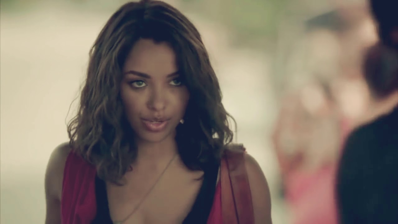 Bonnie & Damon | Classic | Humor