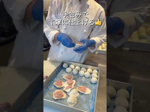 【神戸グルメ】🔥 南京町 YUNYUNの焼き小籠包を堪能！行列必至の絶品グルメ 🤤🥢