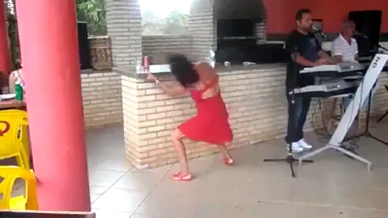 mulher bebada dançando engraçado - YouTube