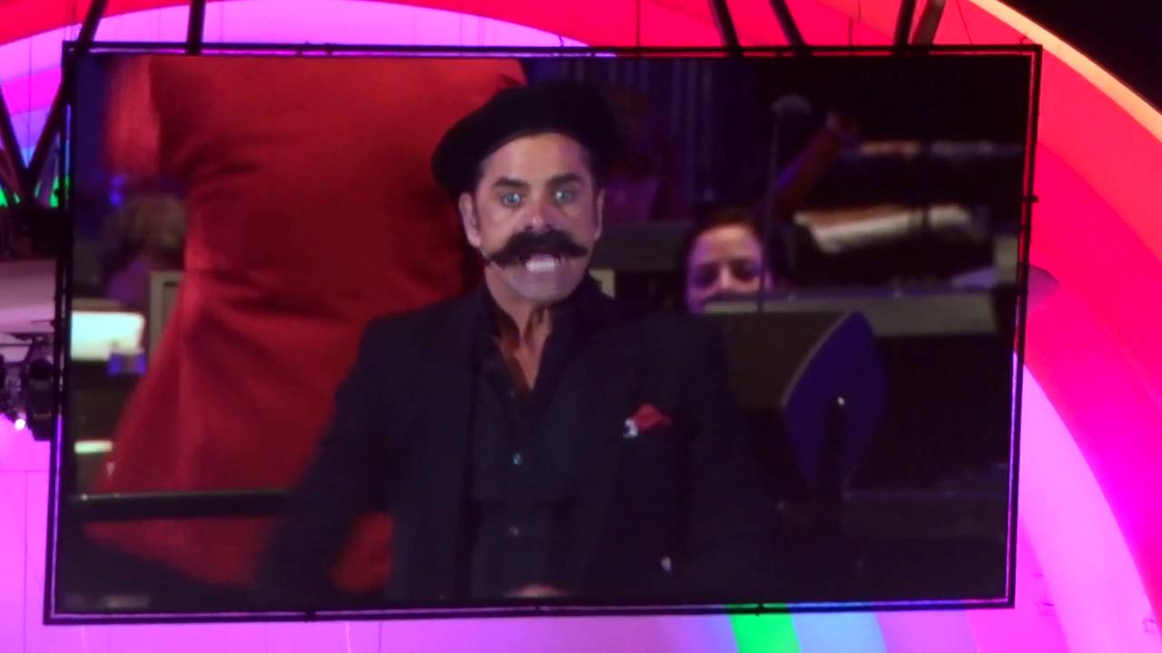 John Stamos as Chef Louis - Les Poisson (Little Mermaid Live at Hollywood Bowl) - YouTube