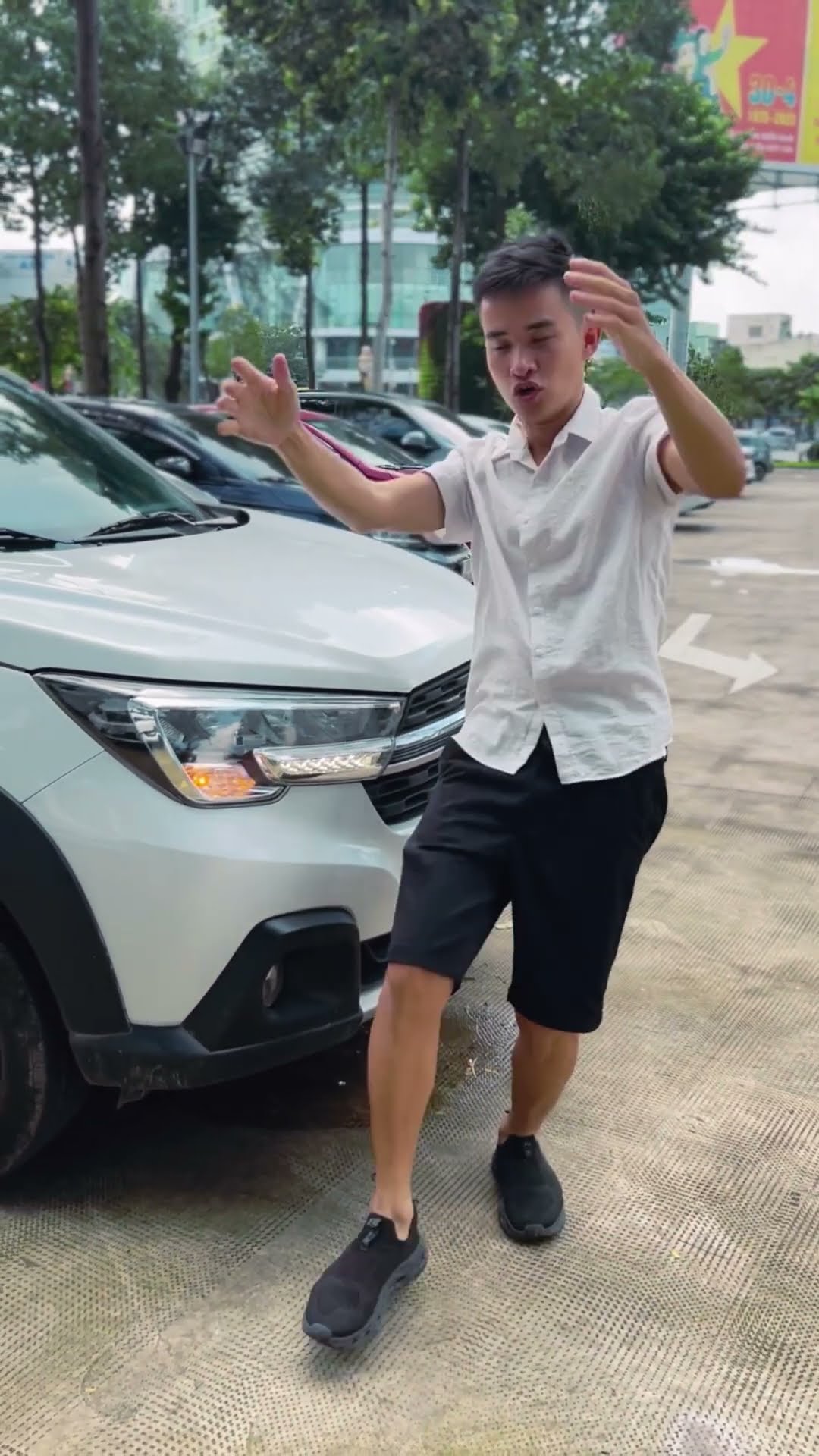LNS - Su Hào nghịch ngợm với xe oto || Crazy boy by The car #shorts
