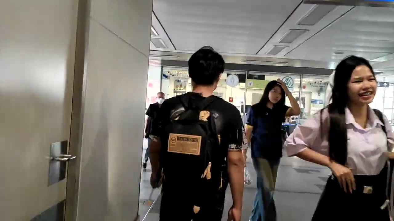 စံမလွန်BigCမိုးပျံရထား​ဂိတ်မှ 