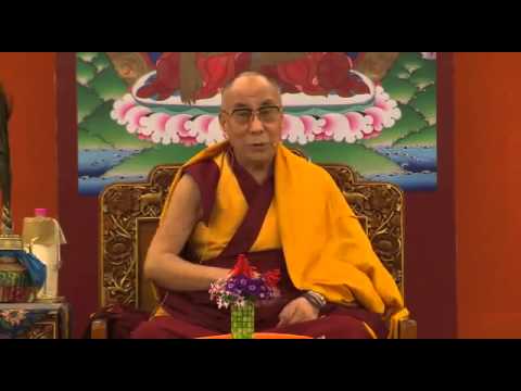 Videó: Mivel szórakozik a Dalai Láma?