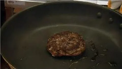 Hamburger Recipes : How to Fry Juicy Hamburgers in a Cast Iron Skillet