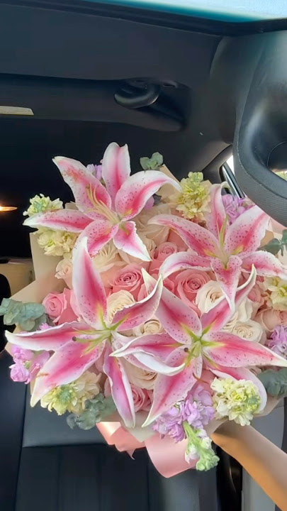 Love making Lily bouquets 🥹🌸🌱••insta:flores_delicacys #lily #lilie #lilies #ramobuchon #forher