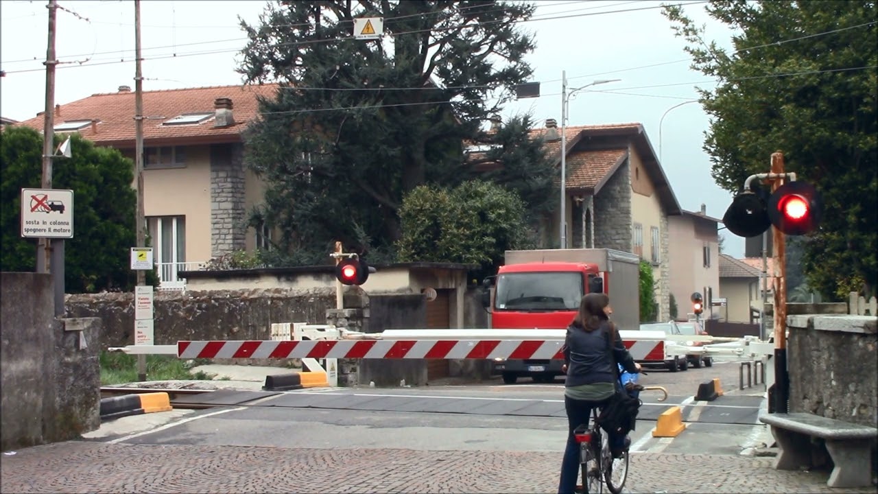 Dervio (I) Passaggio a Livello // Level crossing //