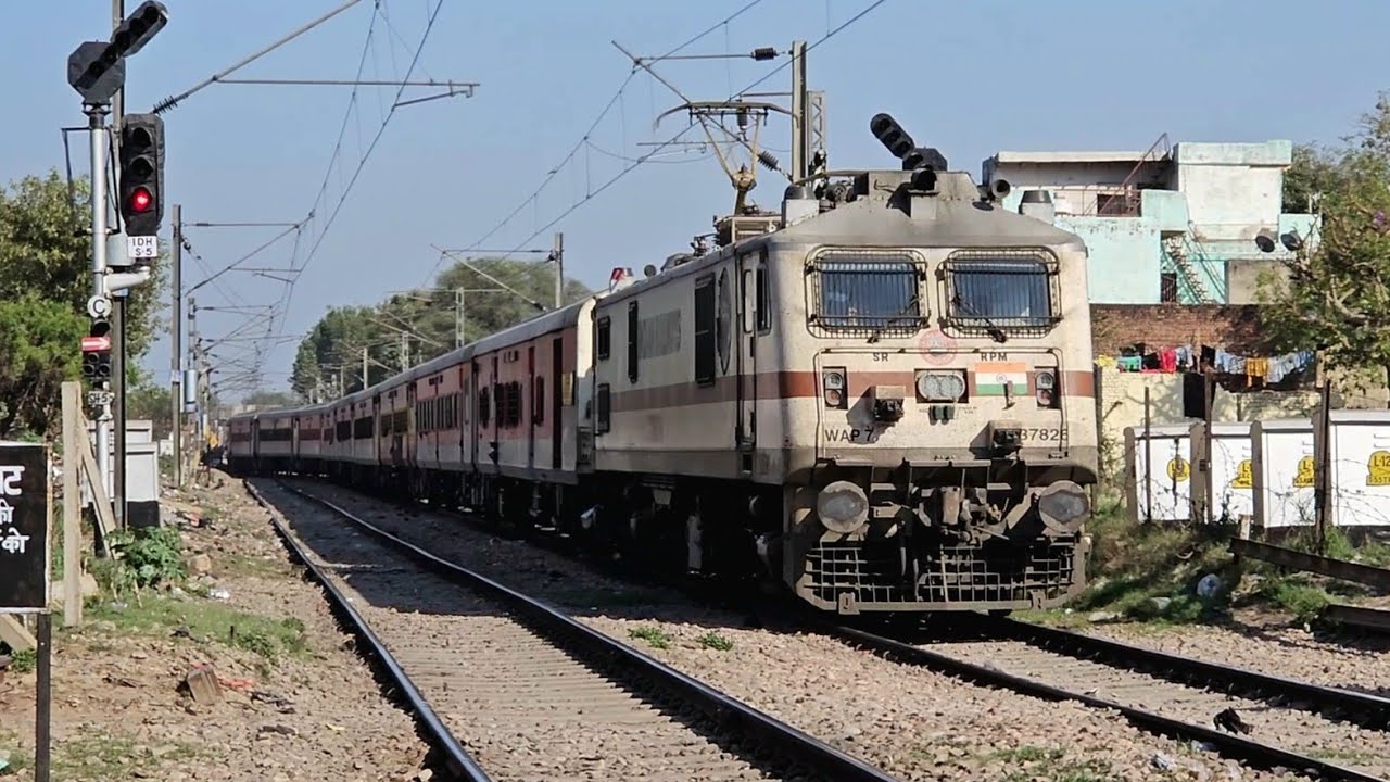 Barauni Bandra Avadh Express Accelerating towards Kota with RPM WAP 7 !!