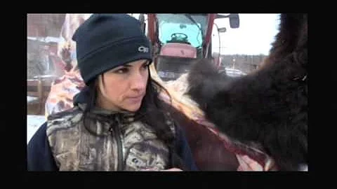 Nicole McClain Eats Raw Buffalo Heart With Native ...