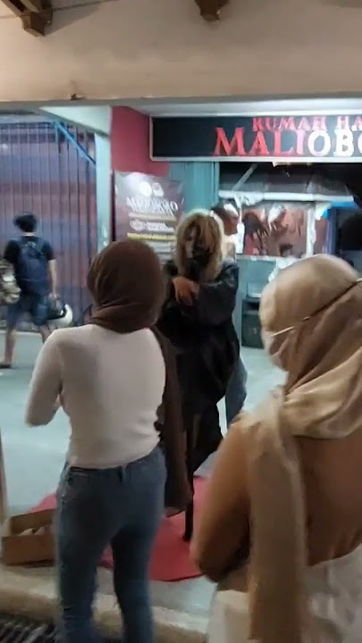 Hantu kekinian di Malioboro suka digodain cewek