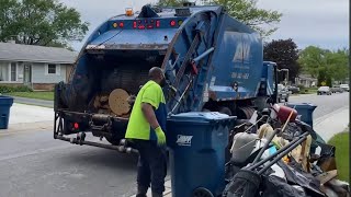 Allied LE McNeilus Rear Loader Garbage Truckvs Giant Junk Pile