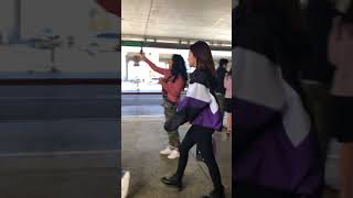 [FANCAM/직캠] 180216 CHUNGHA- Arrival to L.A. (LAX) from Seoul (ICN) 3