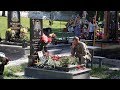 В День ВДВ на военное кладбище почтили память погибших десантников