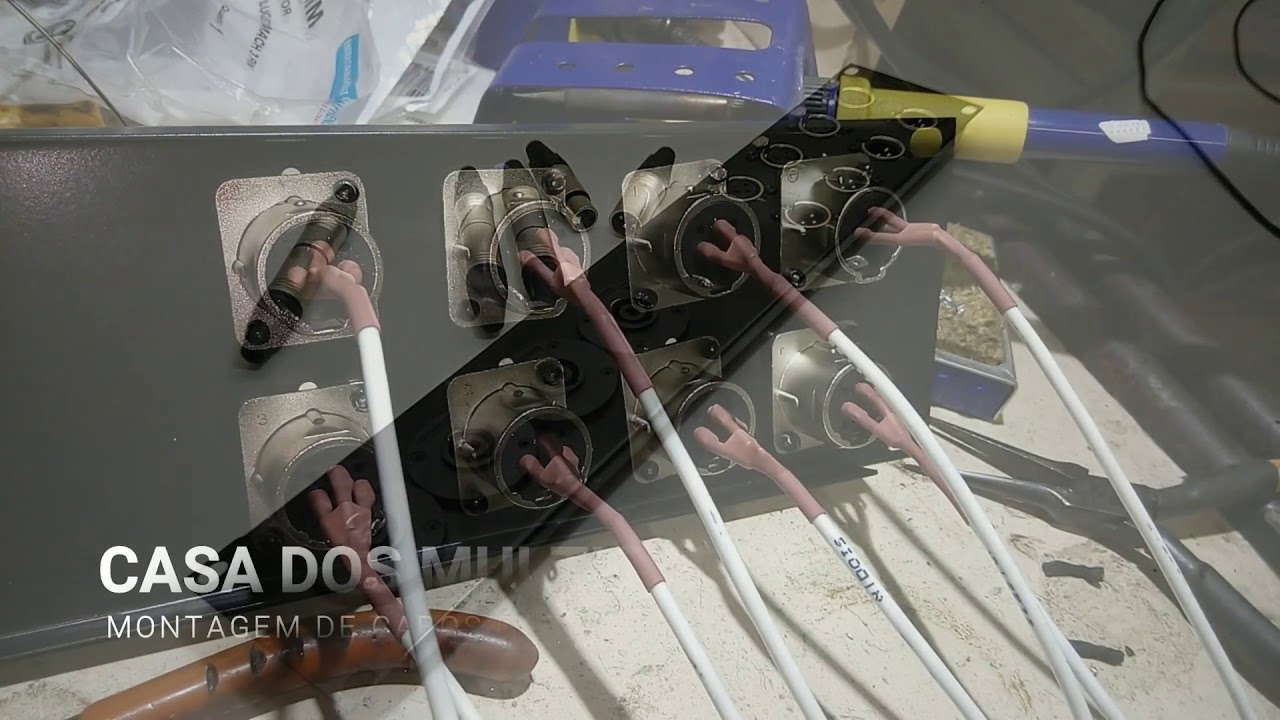 Régua de 2U Padrão Rack com 4 Speakon / 4 XLR F  4 XLR M