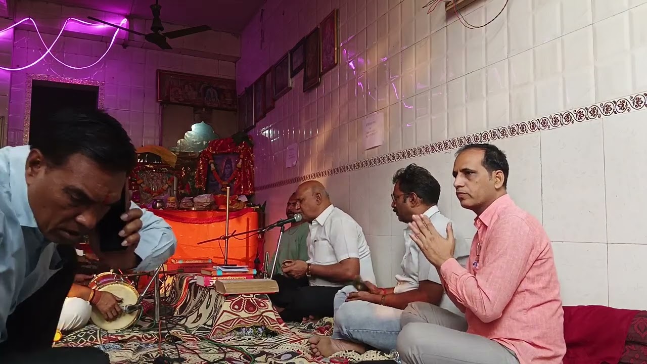 दुर्गा माता मंदिर धोबीघाट अखंड रामायण के बाद भजन हवन किया गया और भगवान शिव जी की पुजा की गई।