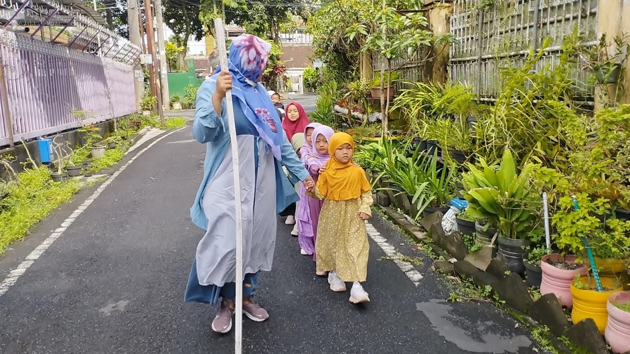 bentuk dan warna gunung || TK A || senin, 23 februari 2026