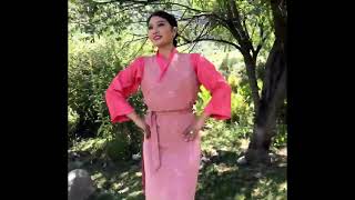 藏族小姐姐给大家献福利了，跳藏舞锅庄给大家简直每个动作都是美