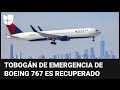 Recuperan el tobogán de emergencia que se desprendió de un avión Boeing tras despegar de Nueva York