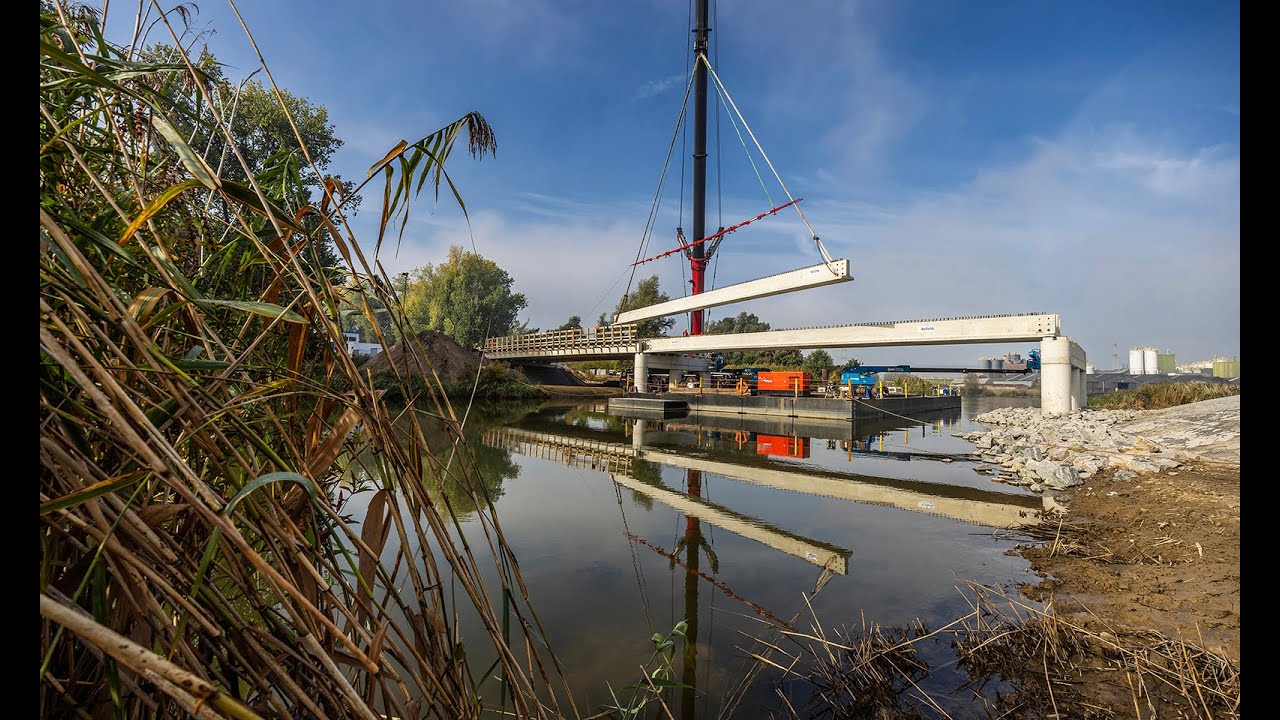 Assembly 30 precast T-Beams – Donge bridge, Raamsdonksveer, Netherlands