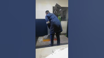 DROPPING CHARPY IMPACT MACHINE HAMMER IN PERFORMING V-NOTCH IMPACT RESILIENCE TEST IN LABORATORY