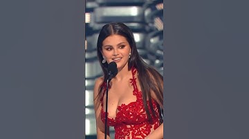 Selena Gomez & Rema ACCEPTING the #VMAs AWARD for BEST AFROBEATS, "Calm Down"!😍❤️ #Shorts #Viral