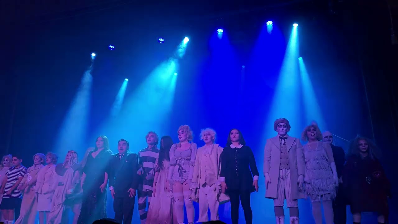 Acto I - Los locos Addams by Artestudio