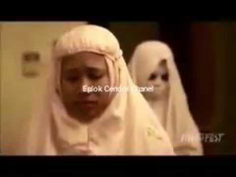 video menyeramkan hantu ikut sholat