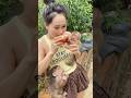 Two baby monkeys climbed onto their mother's back to eat apples.🍎🍏