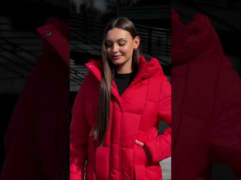Демісезонна жіноча червона стьобана якісна куртка з капюшоном, видео 1