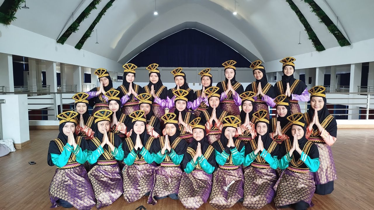 Penampilan tari saman siswa SMP Al Irsyad Al Islamiyyah Purwokerto
