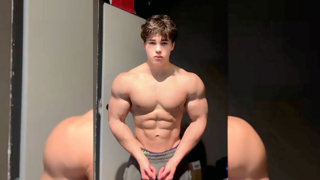 Молодой бодибилдер с внушительным мускулистым телосложением | Элитная фитнес-мотивация