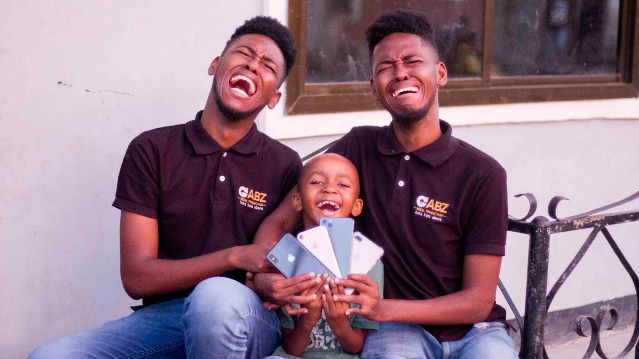 WATUMIAJI IPHONE WANASIFA NYIEE | MAPACHA NA DOGO OSUMAN #dogoosumani #mapacha  @twinsnationtz