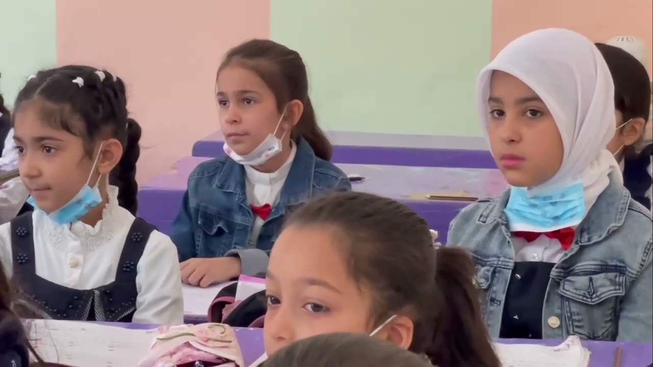 زيارة مجموعة من تلاميذ مجلس برلمان الطلبة الى مدرسة الاستقلال الابتدائية للبنات.