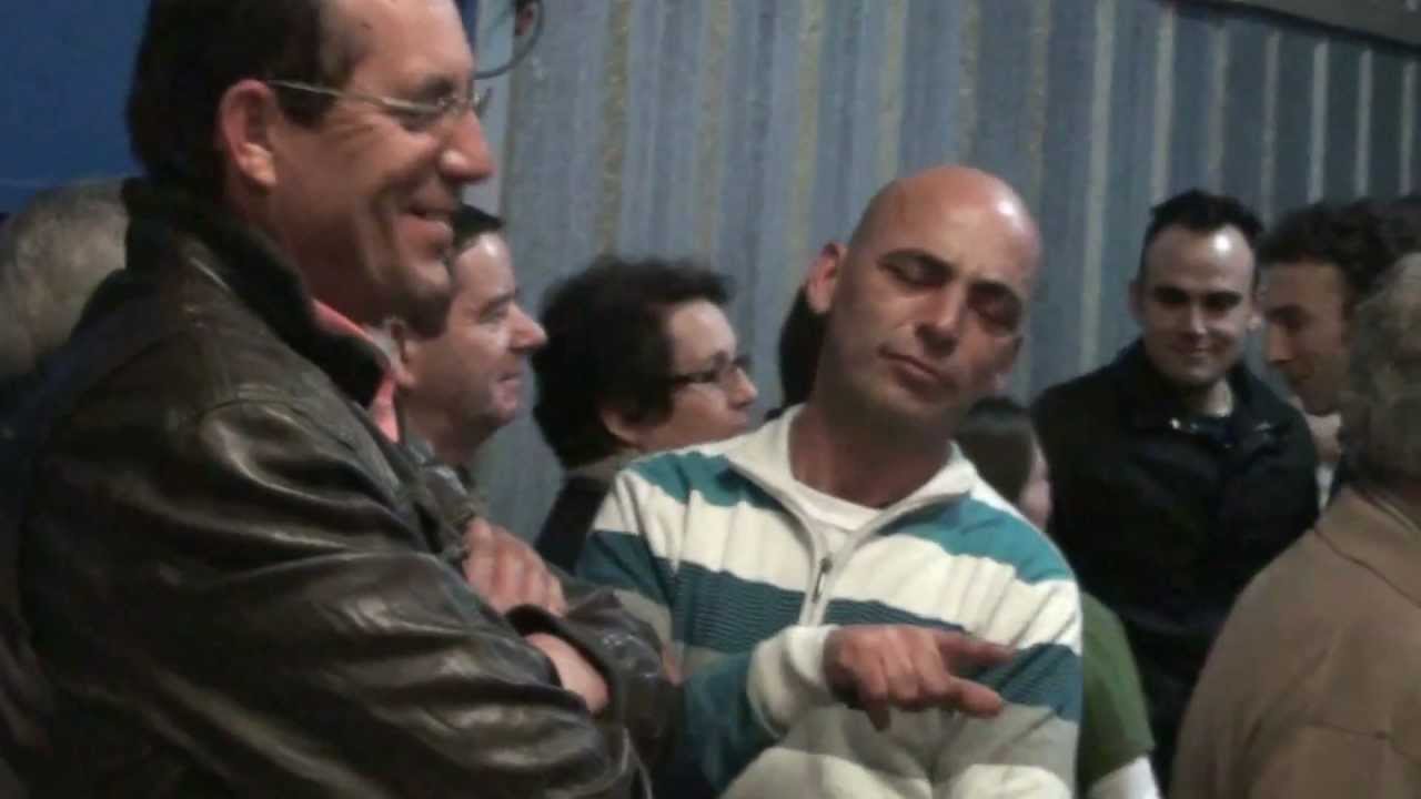 Baile solidário em Agualva de Cima (21) Leonel Mateus valsa,Luis Candeias canta 27-1-2013