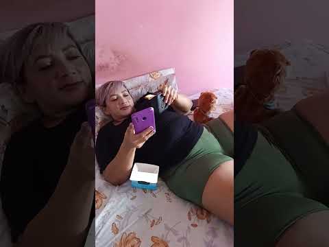 ela está conversando com os seguidores dela