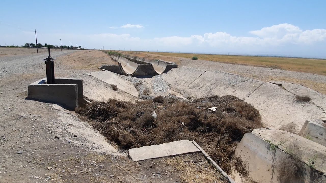 Нигаронӣ аз киштзорҳои сӯхтаву ташналаби Зафаробод