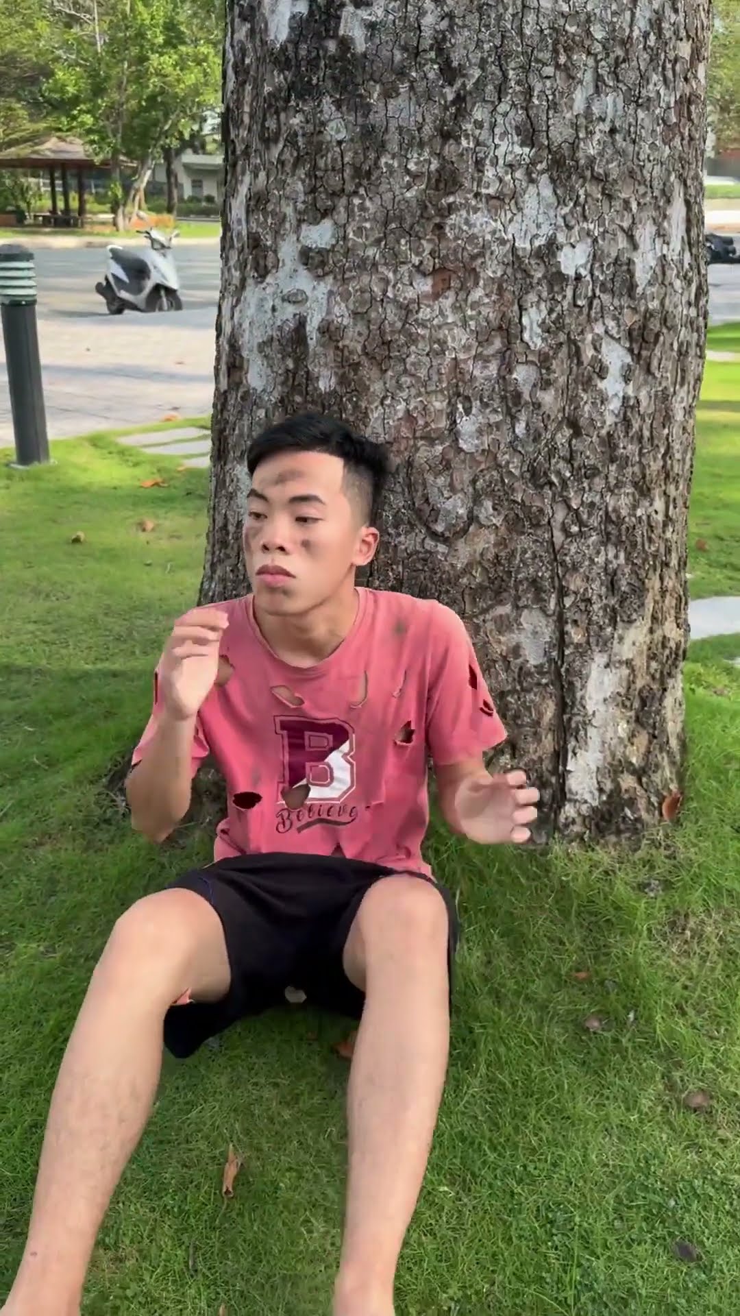 SH - Người bạn xấu và 2 cậu bé tội nghiệp || Paper gun and 2 poor boys #shorts