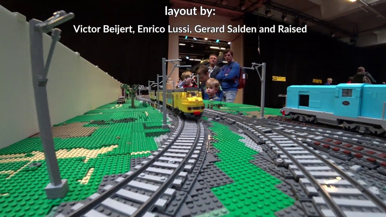 a half circle LEGO city flexi train track 32 sections 