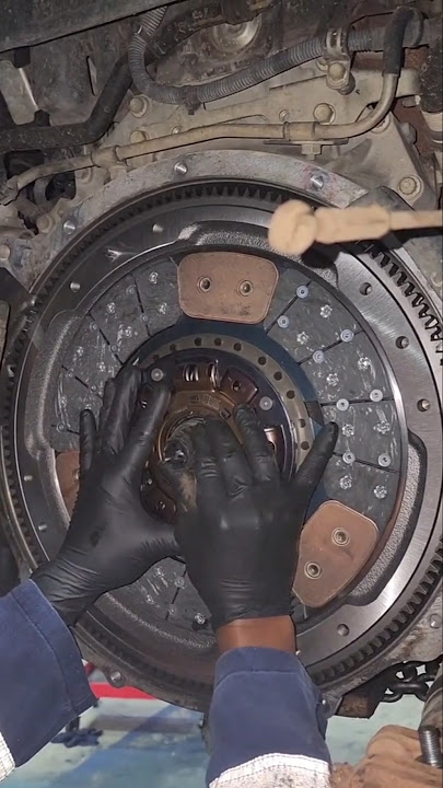 How a Clutch Works? #car #engine #clutch