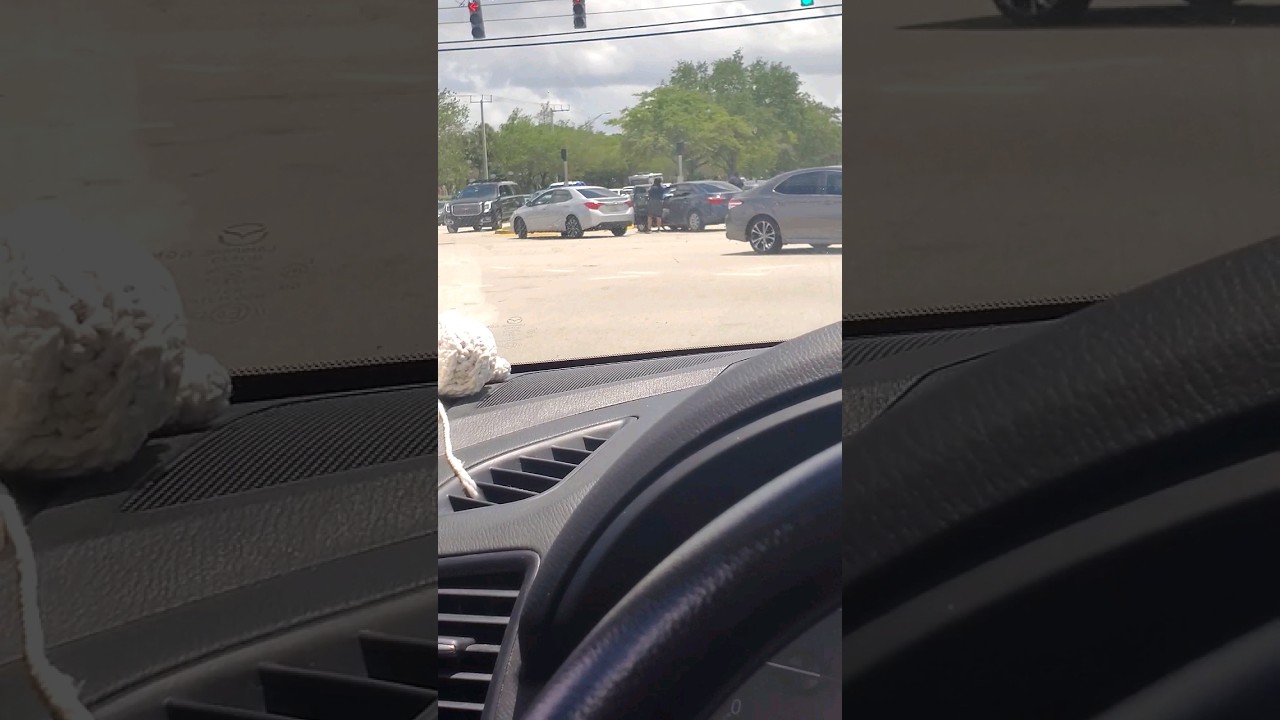 Ghost Reviews FLORIDA Traffic ::: No Bueno!! ...How Does One Create an Accident Scene Like This?