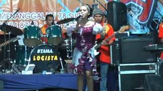 OM. SANTANA feat Dwi Ratna ( jangan dendam) live menanggal surabaya
